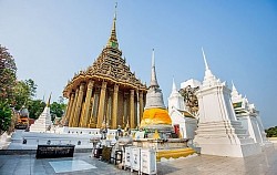 พระพุทธบาทราชวรมหาวิหาร ตั้งอยู่ที่ ต.ขุนโขลน อ.พระพุทธบาท สร้างขึ้นเมื่อ ปี พ.ศ 2167 ในรัชสมัยสมเด็จพระเจ้าทรงธรรม ปูชนียสถานที่สำคัญ คือ รอยพระพุทธบาท ที่ประทับไว้ในแผ่นหินเหนือไหล่เขาสุวรรณบรรพต หรือเขาสัจจพันธคีรี เป็นที่เคารพ นับถือบูชาของพุทธศาสนิกชนทุกคน